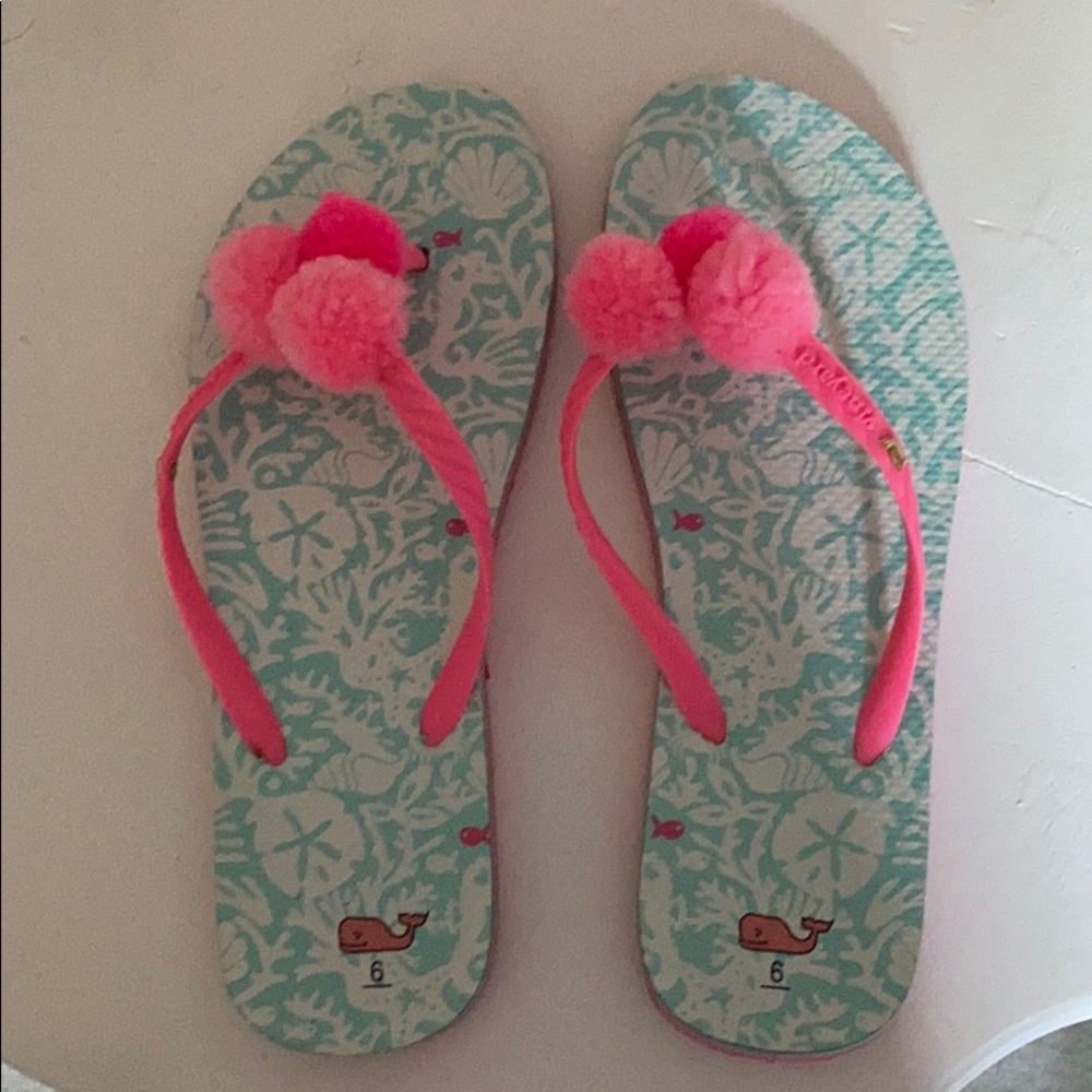 vineyard vines flip flops